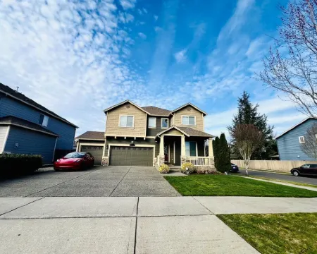 BRIGHT & SPACIOUS MODERN HOUSE WITH GORGEOUS LANDSCAPE + ACSEATTLE Hoteles en Kent