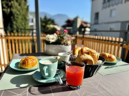 Modern apartment with large balcony. Near city center. Отели в г. Мерано