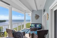 3-bedroom ocean view condo in delightful Key West with WiFi, AC