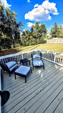 2-bedroom house, fits 6, bike trails, pet friendly, lakes, downtown night life!