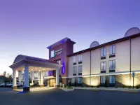 Holiday Inn Express Waldorf Hotels in Saint Charles