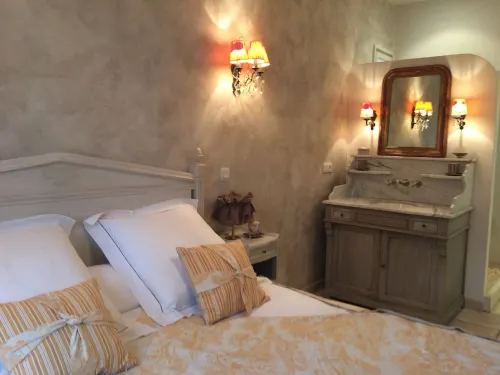 Le Vieux Pressoir, gîte for 4 people near Uzès, peaceful vacation in the countryside.