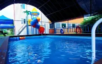 Kangchon Pine Tree Pension - piscina