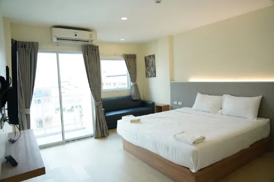 ห้องดีลักซ์ เตียงใหญ่ พร้อมวิวเมือง