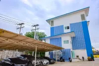 拉差布里鬱金香飯店 - 停車場