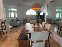 Charming 3-bedroom house in enchanting Ocala with WiFi, AC