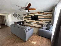 Beautiful 3-bedroom house with an exquisite pool!