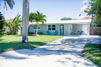 Escape to Paradise: Cozy Poolside Retreat in Bonita Beach