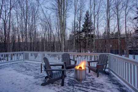 3-Bedroom 2 Bath Cozy Chalet 1 Mile From Mountain!