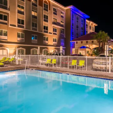Holiday Inn Express & Suites ST. PETERSBURG - MADEIRA BEACH by IHG