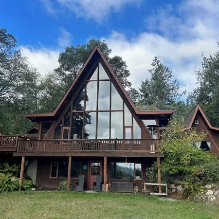 Private, 3 Acre Vashon Island Getaway with Spectacular Views - Sleeps 12!