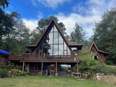 Private, 3 Acre Vashon Island Getaway with Spectacular Views - Sleeps 12! 배션 섬 주변 호텔