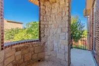 The Castle by the Lake with Pool, Balcony & Garage Parking, Great Location!!