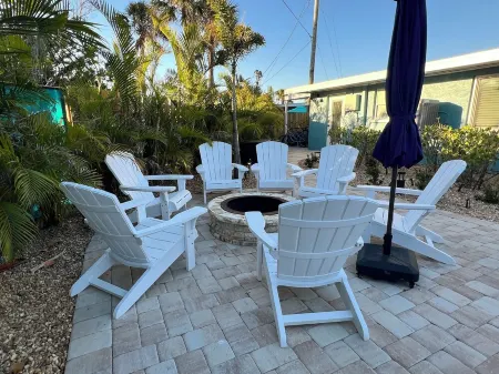 Laughing Gull at Shorebirds 3min walk to beach Sunsets! Kayaks Bikes and More! Отели в г. Манасота-Ки