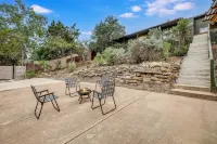 Lake Travis Bungalow with Beautiful View! Hotels near Northlake Church