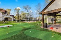 The LUX at West Ln Event & Stay- Pool, Golf, Pickleball, Fire Pit, Gazebo & more