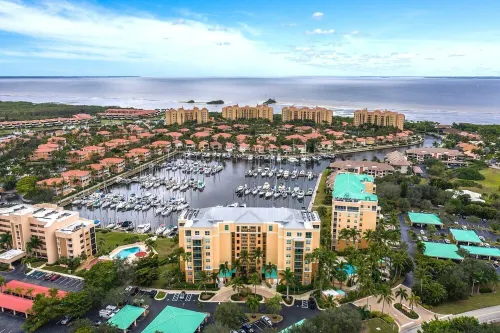 Beautiful Ground Floor 2 Bedroom 2 Bathroom Condo with Walkout Lanai. Hotels in Burnt Store Marina