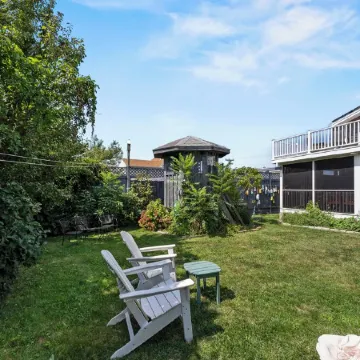 Ocean view spacious 5-bedroom Cape Cod style house with roof deck, AC, WiFi. Отели рядом с достопримечательностью «Plymouth Mayflower»