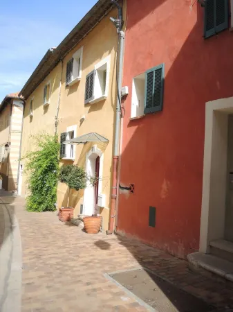 Le Pêcheur Revisité by Winkyhouse Cassis