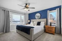 Newly Updated: LakeViews, Firepit, Kayaks, Boat Dock, 2 Dogs OK