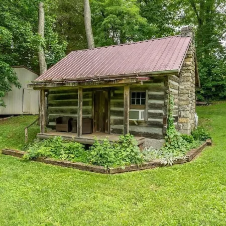 "Timber Lodge", Rustic 4BR Log Cabin + Guesthouse