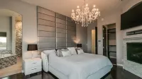 Luxury Contemporary Sanctuary w Pool and Views