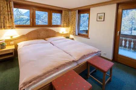 Appartements Zermatt Paradies Отели рядом с достопримечательностью «Озеро Риффель»