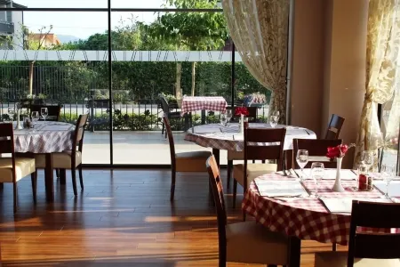 Hotel Narenta Отели в г. Меткович