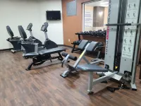 舒適套房飯店-近福賽斯I-75號 - 健身房