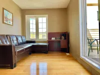 Quiet Room Around York University Subway