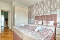 Azure Apartments Hotel a 