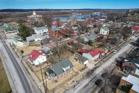 Captain Wohlt Inn Bed & Breakfast