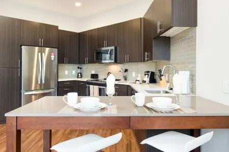 Global Luxury Suites at Downtown Mountain View Отели рядом с достопримечательностью «Гуглплекс»