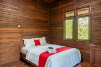 RedDoorz @ Geopark Ciletuh Sukabumi Hotels in Ciemas