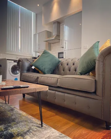 The Law House by the Opulence - Free City Centre Parking