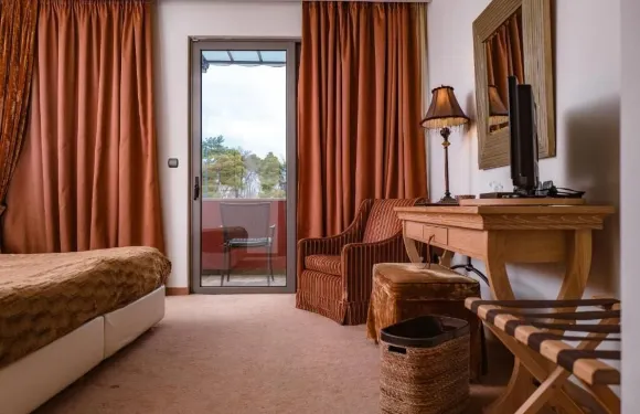 梅洛萊恩假日酒店