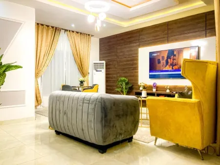 Alexandria Court Lekki Отели рядом с достопримечательностью «Oniru Private Beach»