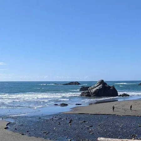 Sparkling Clean, Private & Quiet! Amazing Ocean Views [2]