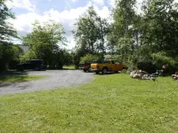 Hickory Hill House: a country retreat, lovely gardens, trails, boats & tennis.