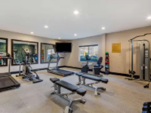 La Quinta Inn & Suites by Wyndham Oakland - Hayward Hotels in Hayward