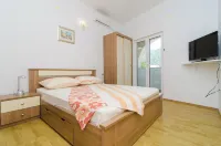 Rooms & Apartments Barišić Hôtels à : Mlini