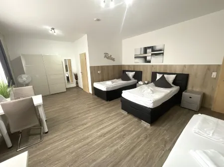 Gästehaus Würzburg Estenfeld 24h Отели рядом с достопримечательностью «Würzburg University of Music»