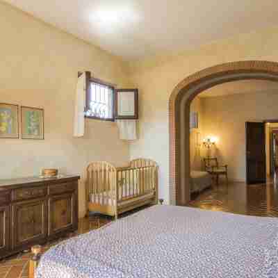 Flat with Shared Pool and Air Conditioning Rooms