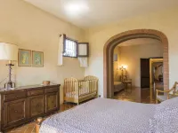 Flat with Shared Pool and Air Conditioning