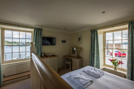 The Edgcumbe Arms Отели в г. Косанд