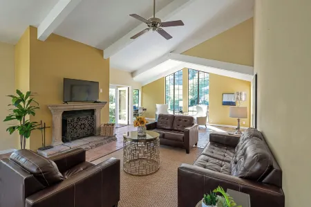 Sonoma Coast Villa Отели в г. Диллон Бич