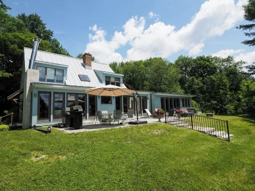 Luxury Berkshire Retreat with Pool and Hot Tub and Sleeps 18 - Villas