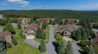 Seven Springs 3 Bedrooms Premium Condo by RedAwning - Save 10% on 3 Nights, 15% on 5 Nights! Hotels in Middlecreek Township