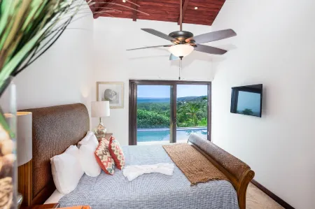 Pristine Bay Villa 1304 with large pool - 3 bedroom condo