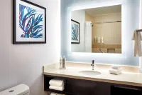 Hilton Garden Inn Valencia at Six Flags - Water Park